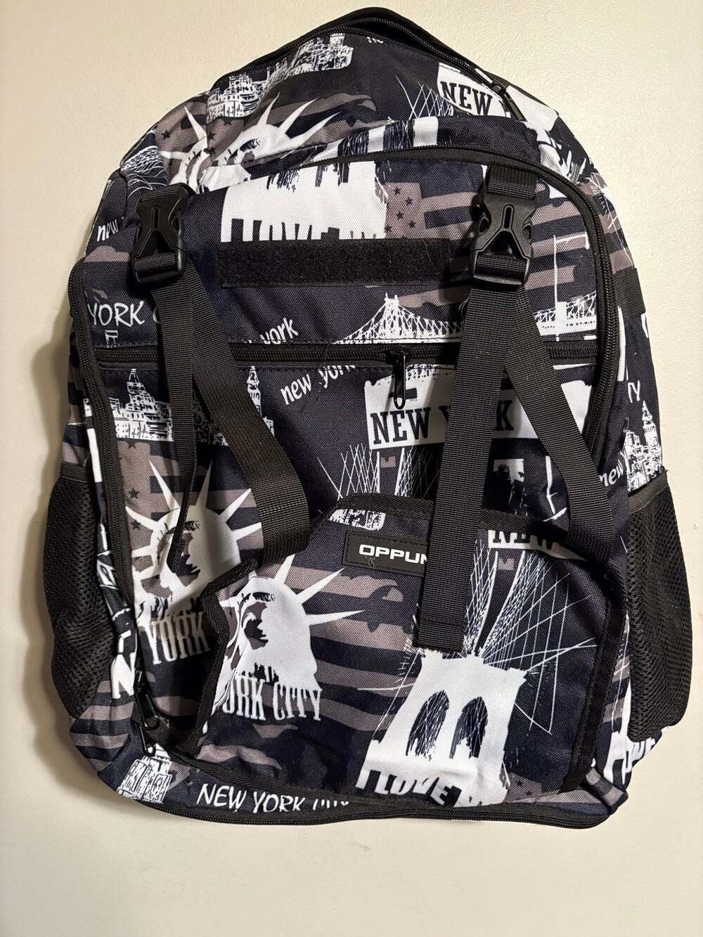 New York-themed Oppu backpack
